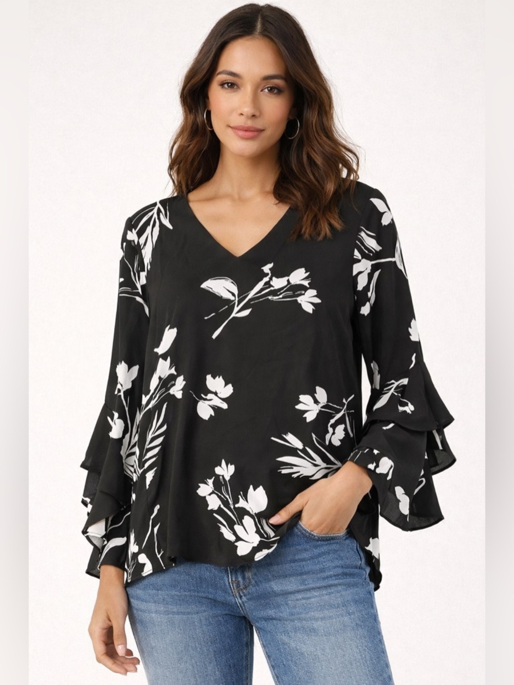 Vince Camuto Black White Floral Blouse Sz M Flutter Sleeve V-Neck